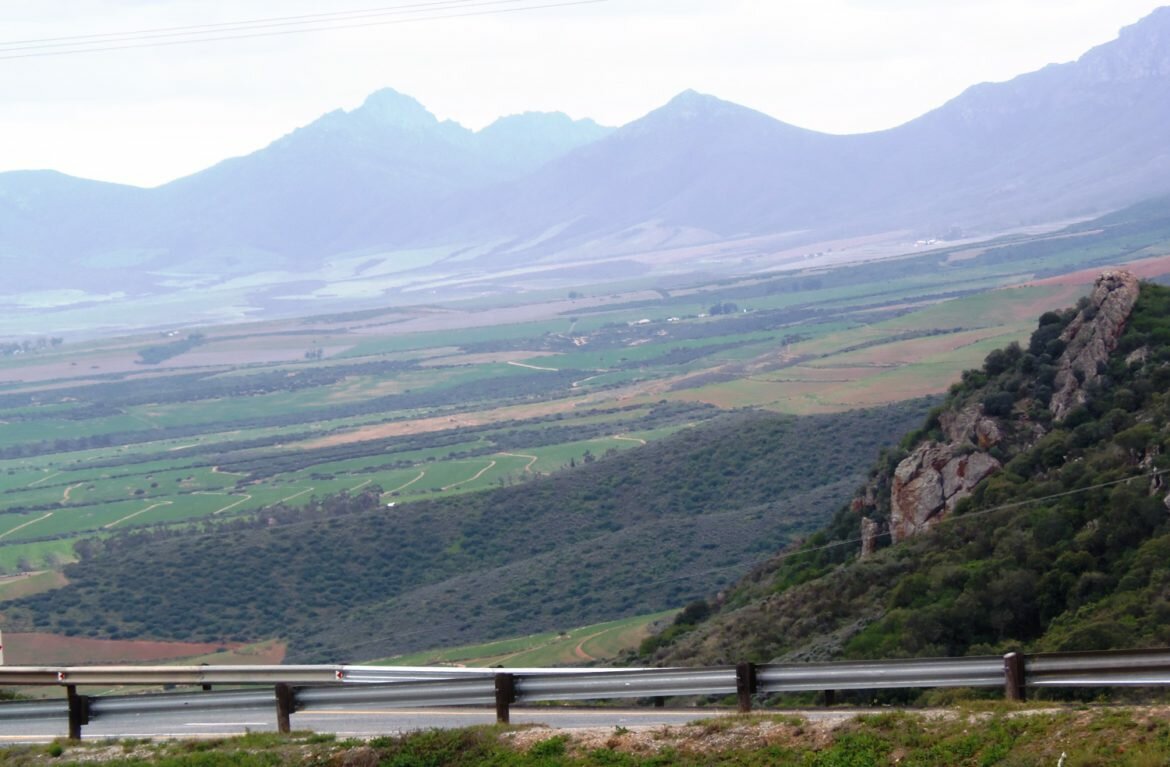 On the road to Citrusdal Piquinierskloof Pass/ Piekenierskloof Pass